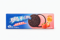 Biscotti al Cacao Ripieni alla Fragola – Sandwich Cookies alla Crema di Fragola